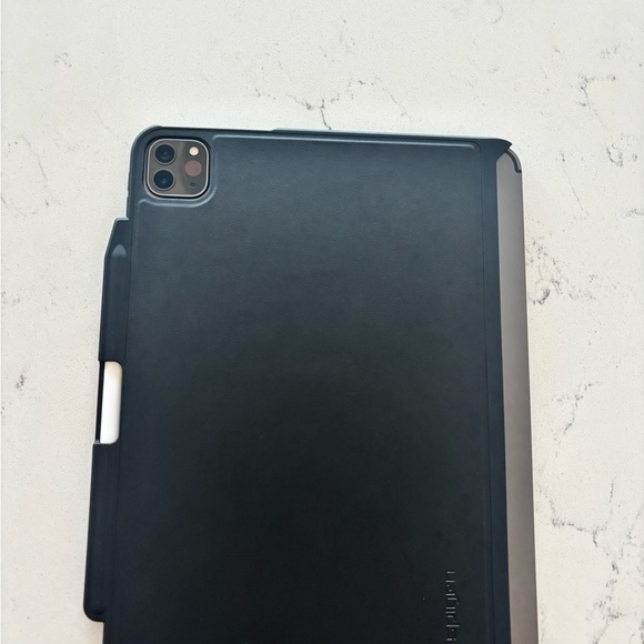 This gently used 11-inch iPad Pro (3rd gen) 128 gb with cell,Apple pencil,case
